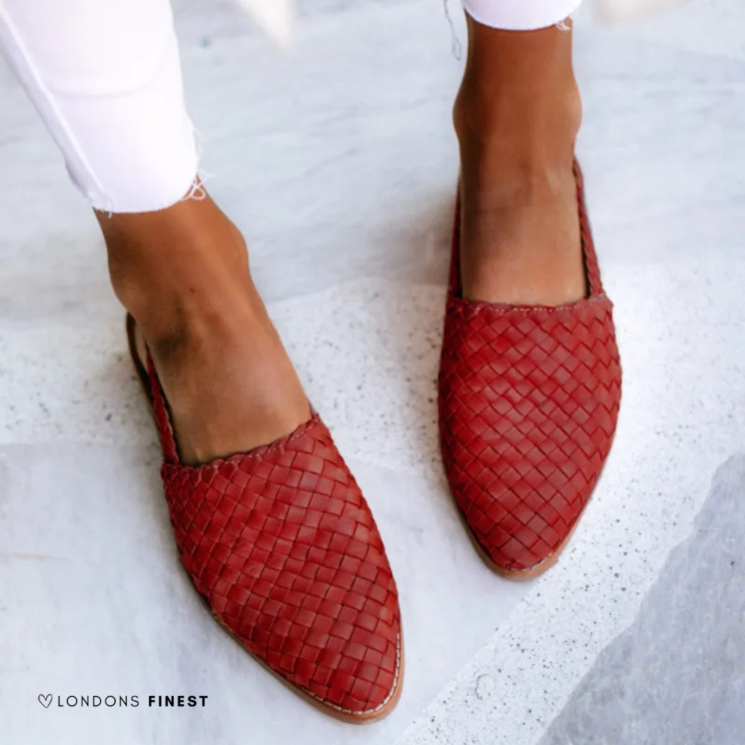 Red / 10 UK (43 EU)