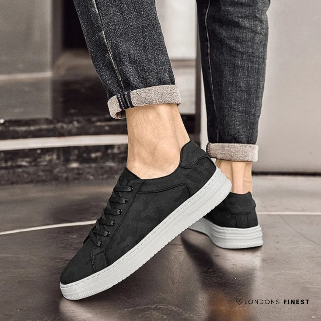 Black / 11 UK (46 EU)